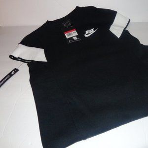 Nike Sportswear dress. New. Girls Sizes: L and XL